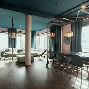 nomads-bernauer-str-25.find-berlin-hotels.com/