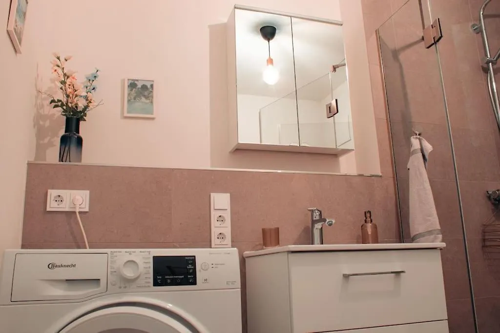 Modern 2 R-Apartment/Netflix/Fitness/Billiard Dresden 0*,